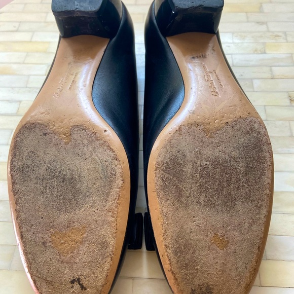 Ferragamo Vara Bow Pump - Picture 10 of 10